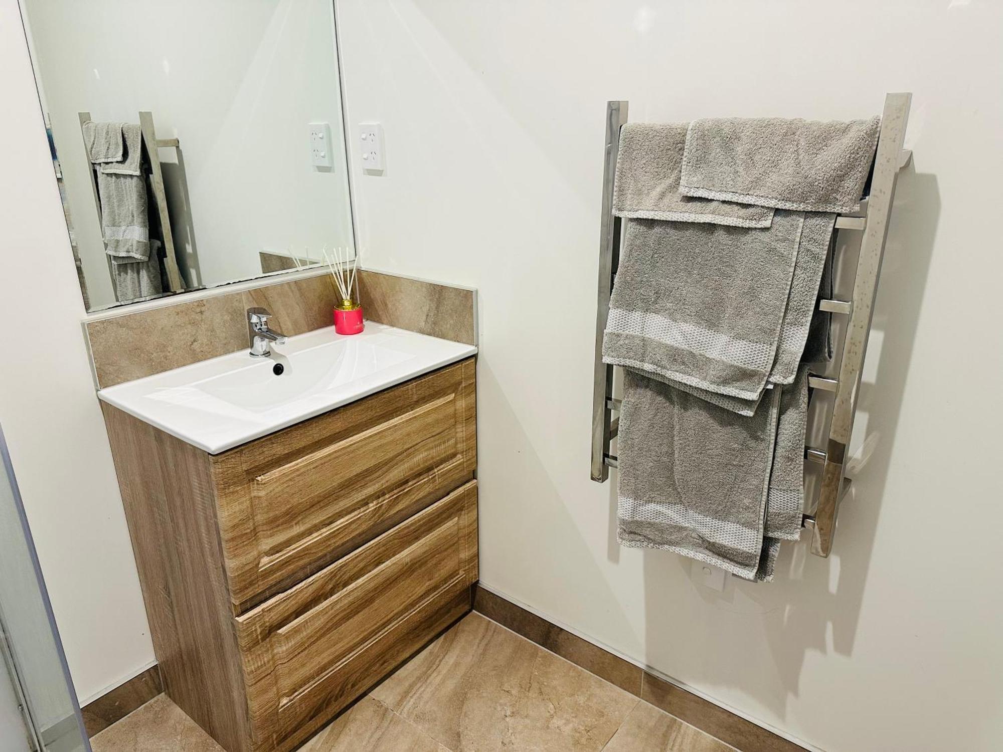 Otahuhu Town Centre Brand New Apartment 8B Окленд Экстерьер фото